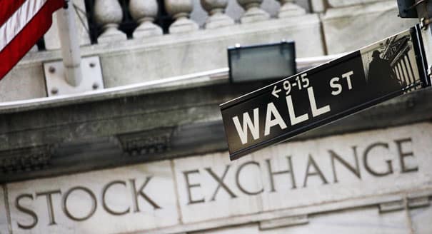 Wall Street utcatábla a tőzsde épülete előtt | Forex világ - Choose Forex